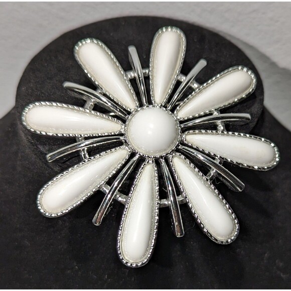 Sarah Coventry Vintage Snow Blossom Brooch - Picture 1 of 6